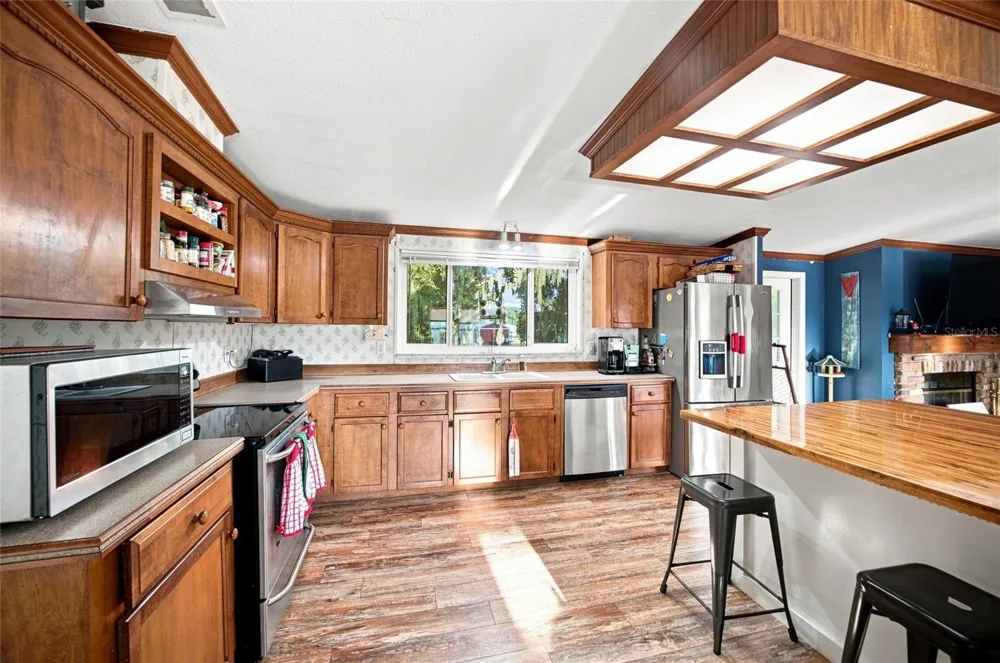 3102 PORTER ROAD Lithia, FL 33547