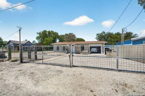 850 FM 743