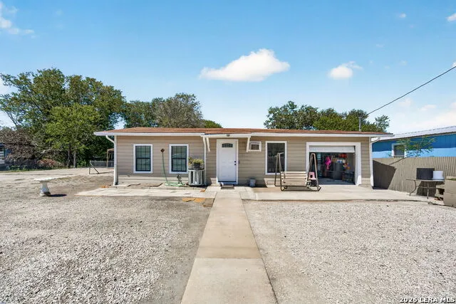850 FM 743 Kenedy, TX 78119