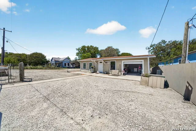 850 FM 743 Kenedy, TX 78119