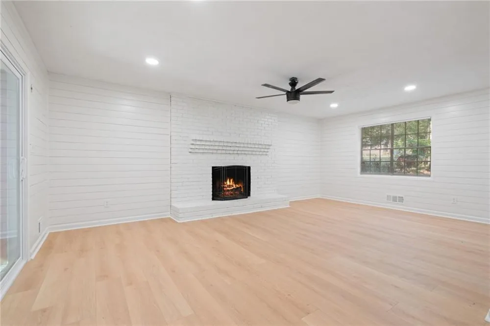 920 Kings Court Woodstock, GA 30189