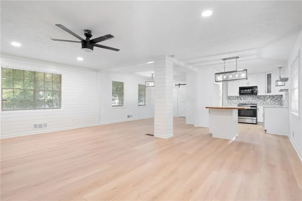 920 Kings Court Woodstock, GA 30189