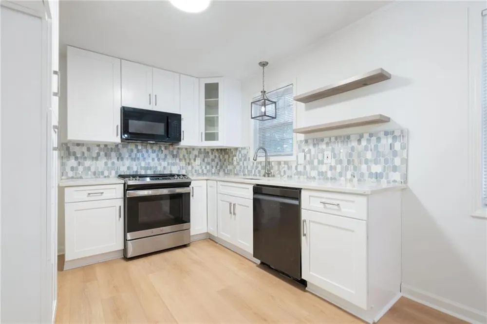920 Kings Court Woodstock, GA 30189