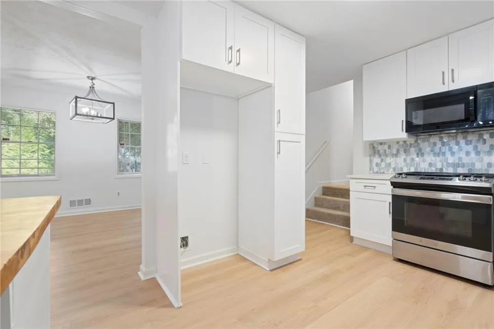 920 Kings Court Woodstock, GA 30189