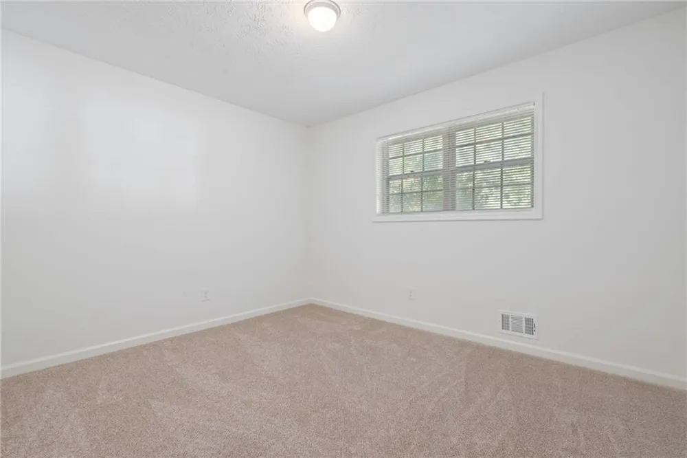 920 Kings Court Woodstock, GA 30189
