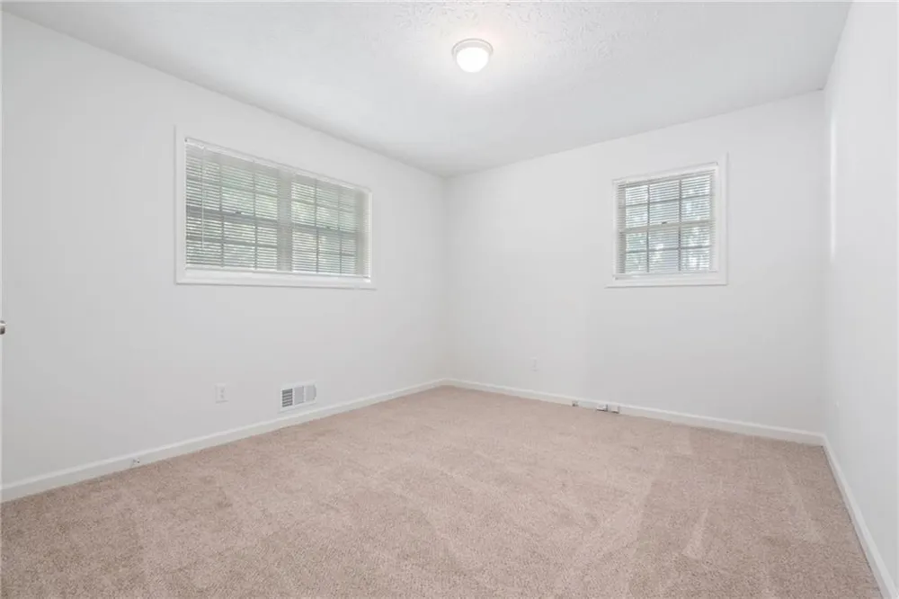 920 Kings Court Woodstock, GA 30189