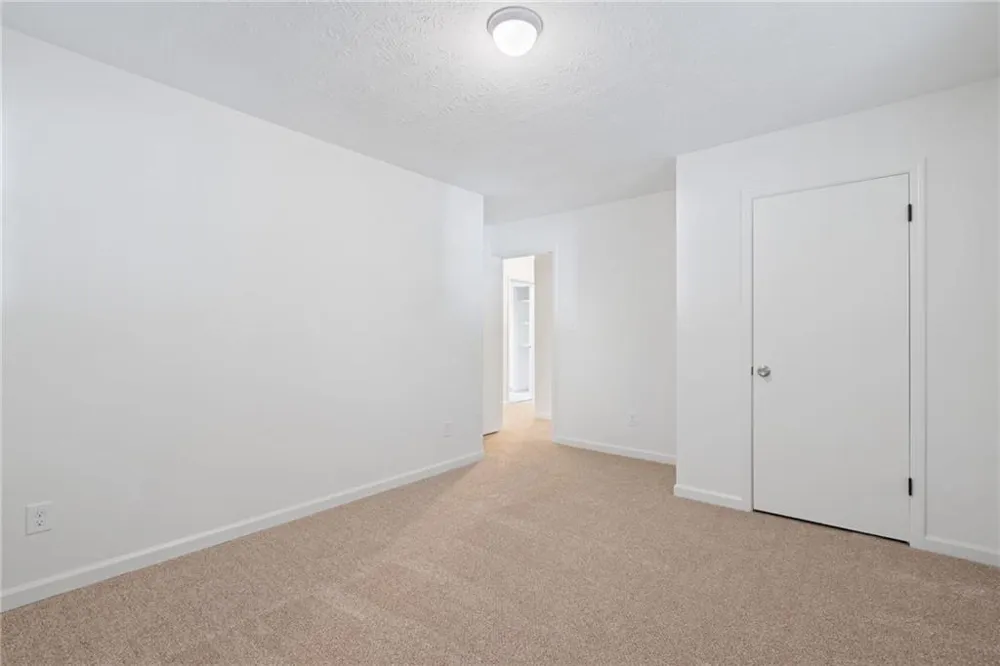 920 Kings Court Woodstock, GA 30189