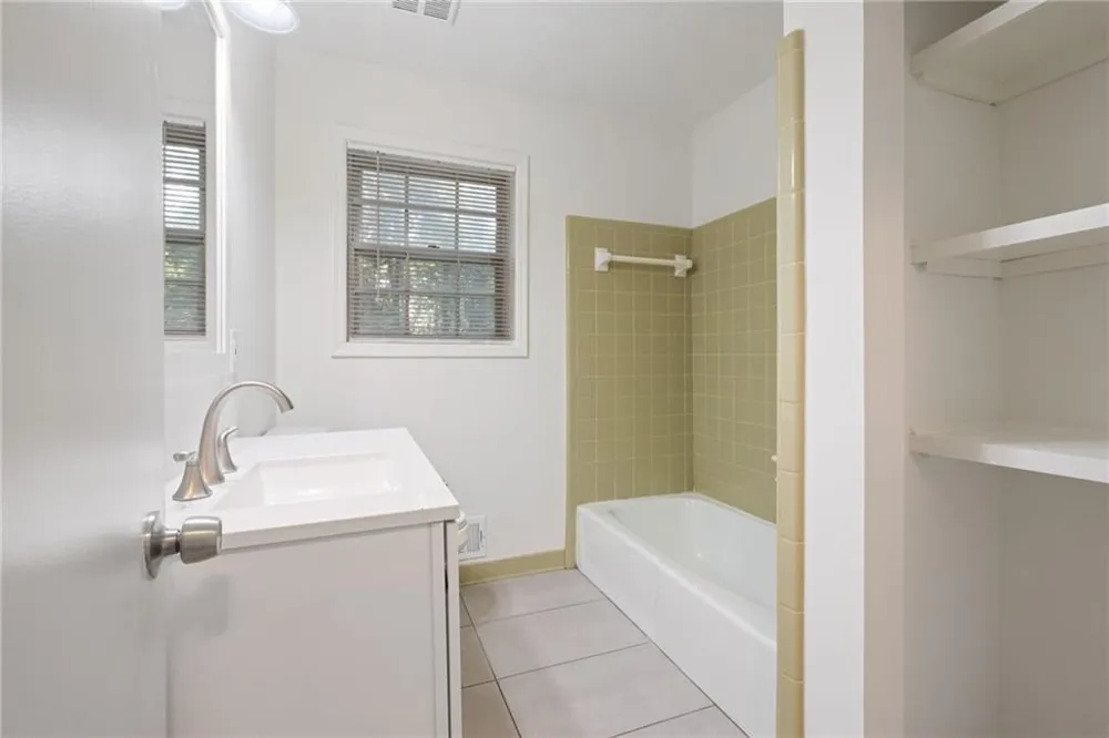 920 Kings Court Woodstock, GA 30189