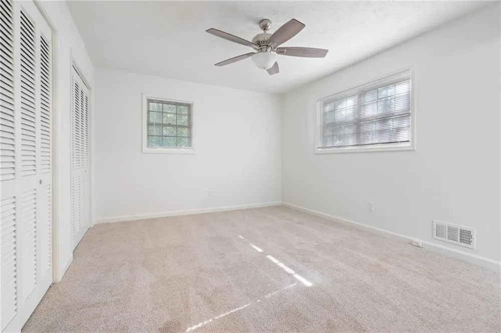920 Kings Court Woodstock, GA 30189