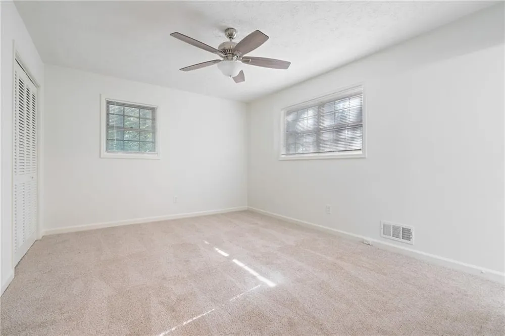 920 Kings Court Woodstock, GA 30189