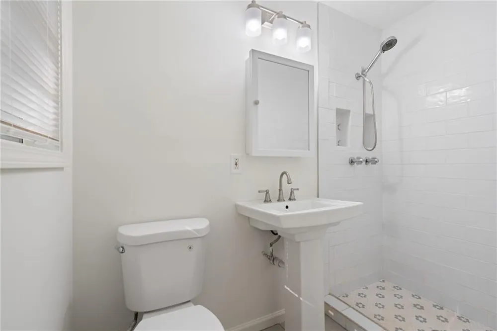 920 Kings Court Woodstock, GA 30189