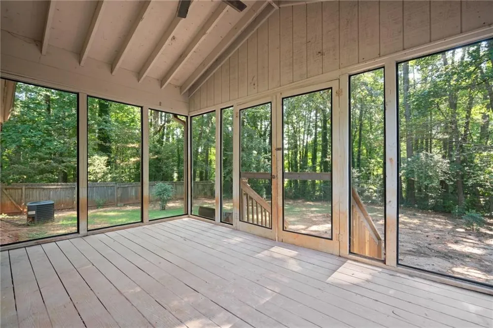 920 Kings Court Woodstock, GA 30189