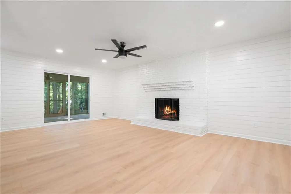 920 Kings Court Woodstock, GA 30189