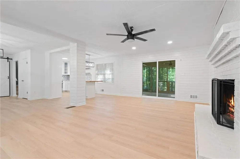 920 Kings Court Woodstock, GA 30189