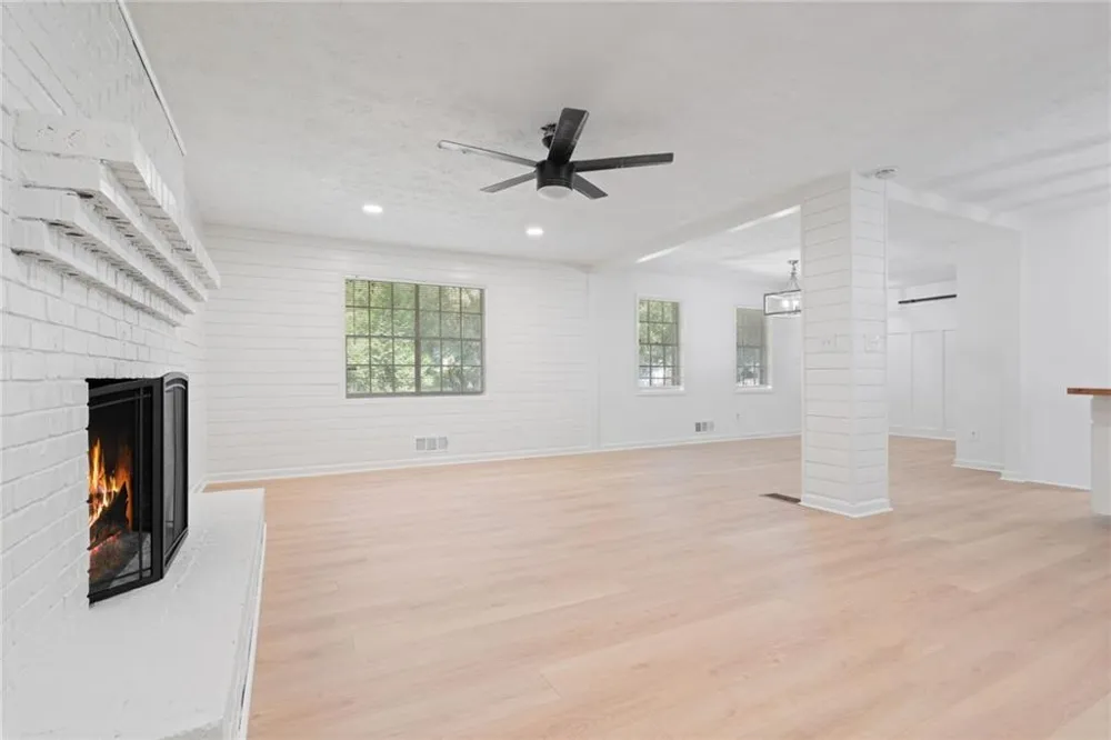 920 Kings Court Woodstock, GA 30189