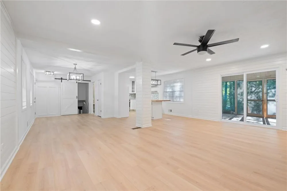 920 Kings Court Woodstock, GA 30189