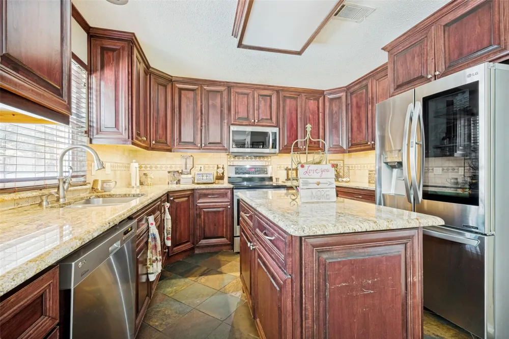 2902 Yukon Drive Corinth, TX 76210