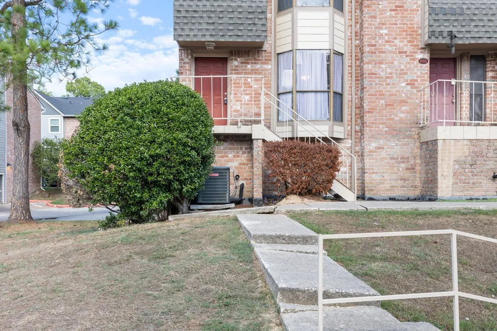 1919 Place Rebecca Lane #H16 Houston, TX 77090