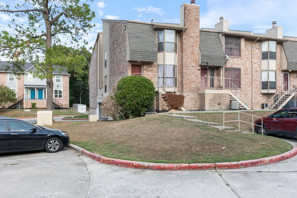 1919 Place Rebecca Lane #H16 Houston, TX 77090
