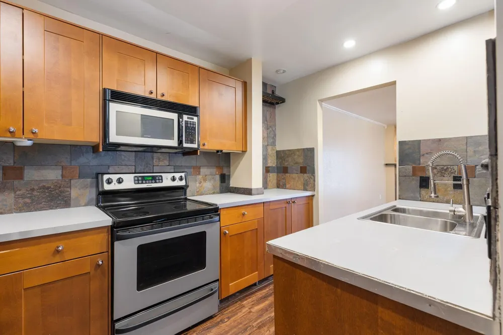 1919 Place Rebecca Lane #H16 Houston, TX 77090