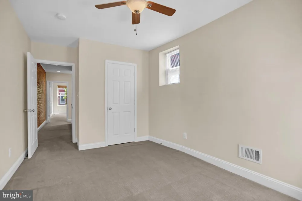 404 E LORRAINE AVENUE Baltimore, MD 21218