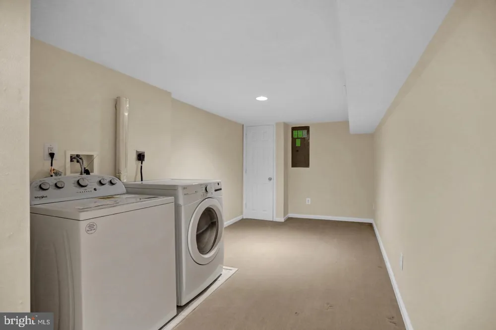 404 E LORRAINE AVENUE Baltimore, MD 21218