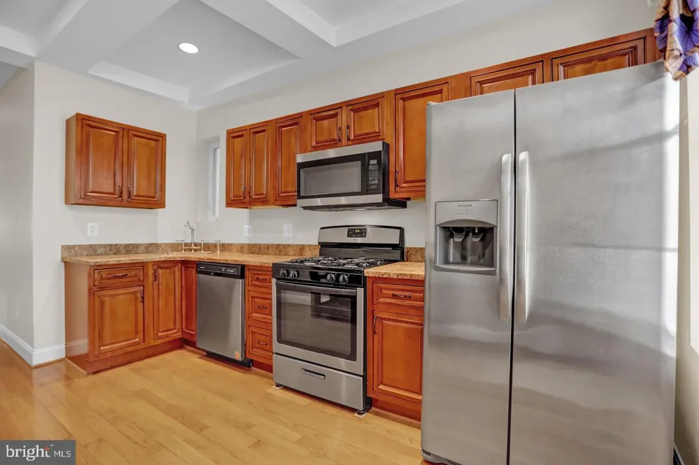 404 E LORRAINE AVENUE Baltimore, MD 21218