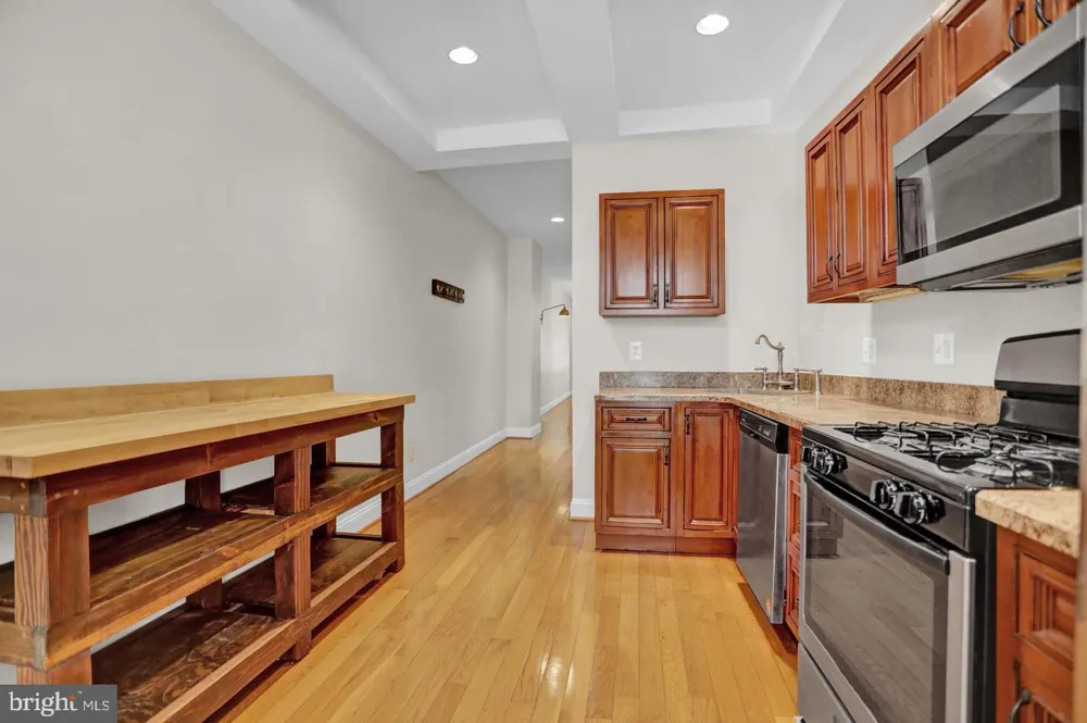 404 E LORRAINE AVENUE Baltimore, MD 21218