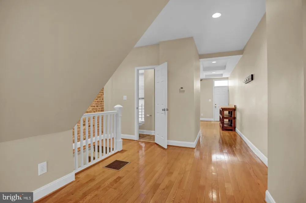 404 E LORRAINE AVENUE Baltimore, MD 21218