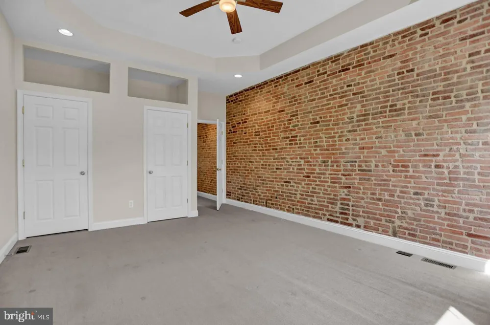 404 E LORRAINE AVENUE Baltimore, MD 21218