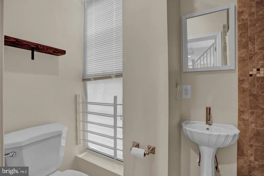 404 E LORRAINE AVENUE Baltimore, MD 21218