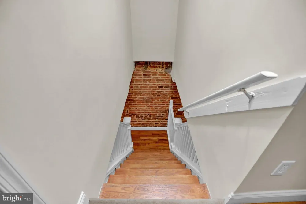 404 E LORRAINE AVENUE Baltimore, MD 21218