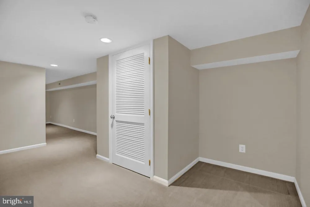 404 E LORRAINE AVENUE Baltimore, MD 21218