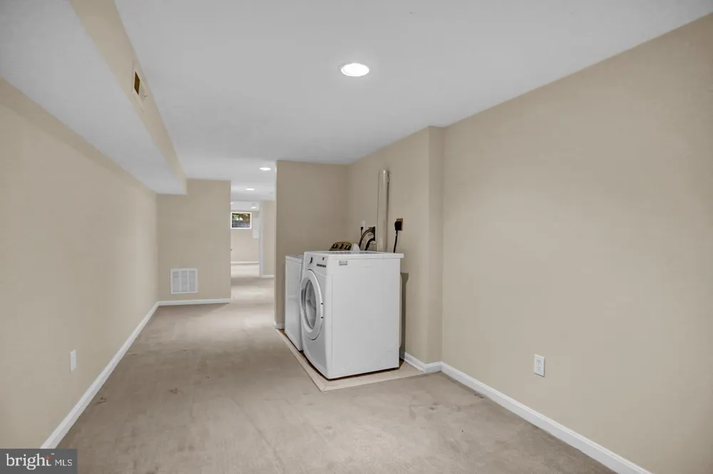 404 E LORRAINE AVENUE Baltimore, MD 21218