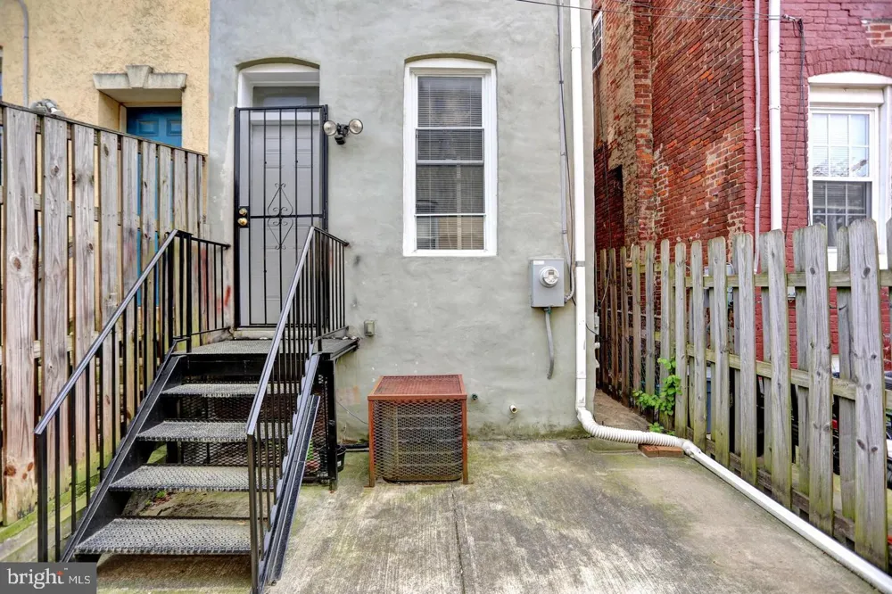 404 E LORRAINE AVENUE Baltimore, MD 21218