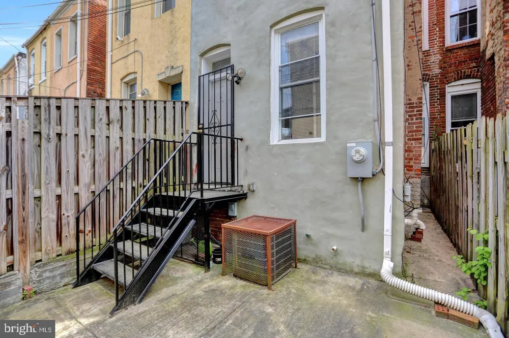404 E LORRAINE AVENUE Baltimore, MD 21218