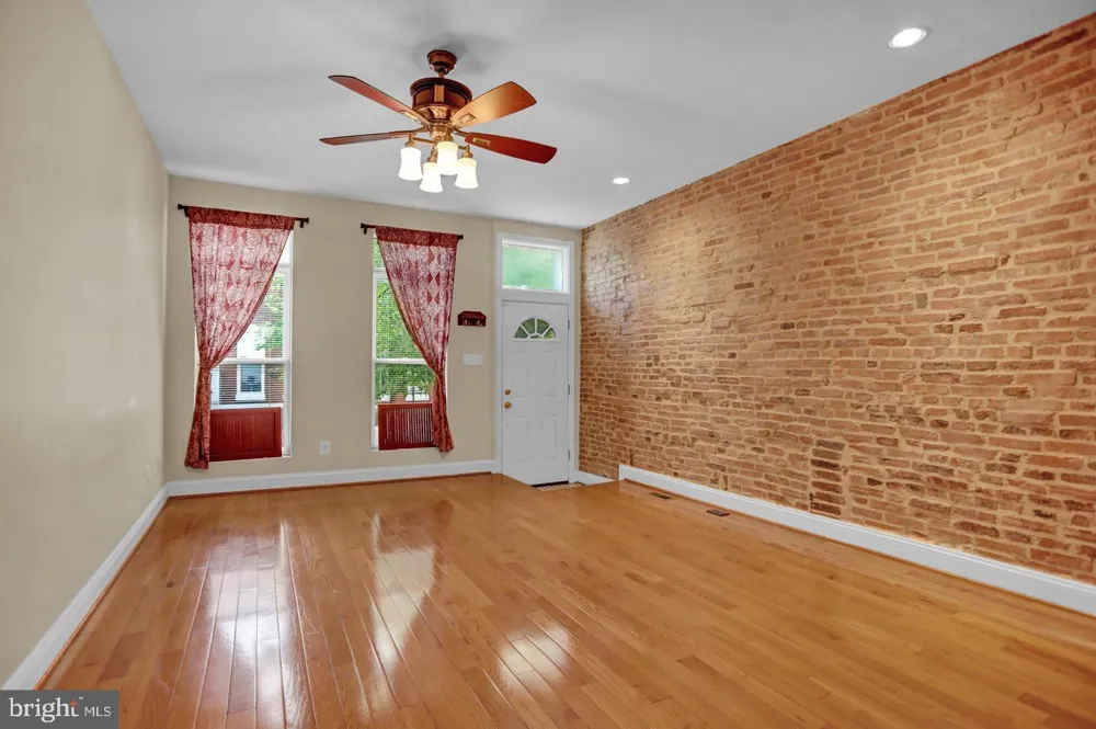 404 E LORRAINE AVENUE Baltimore, MD 21218
