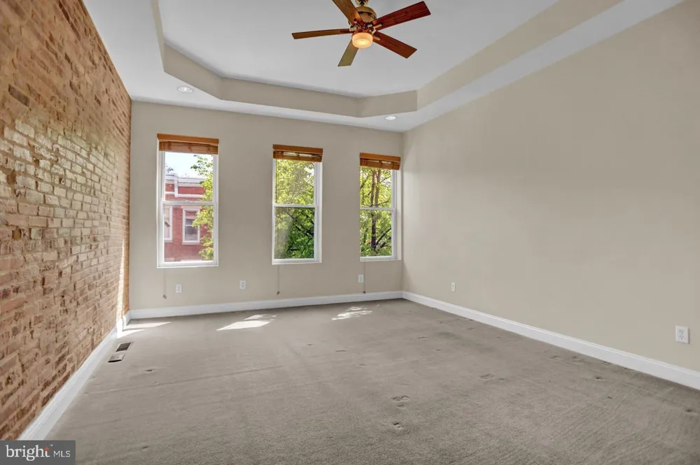404 E LORRAINE AVENUE Baltimore, MD 21218