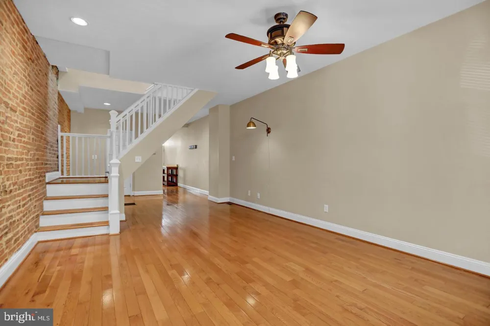404 E LORRAINE AVENUE Baltimore, MD 21218