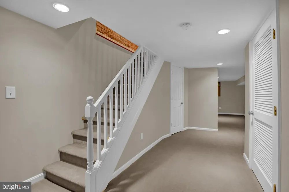 404 E LORRAINE AVENUE Baltimore, MD 21218