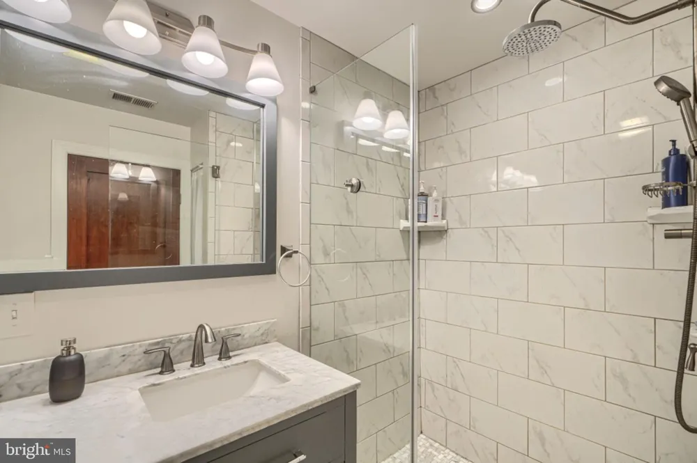 2710 CALVERT STREET Baltimore, MD 21218