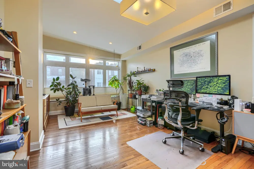 2710 CALVERT STREET Baltimore, MD 21218