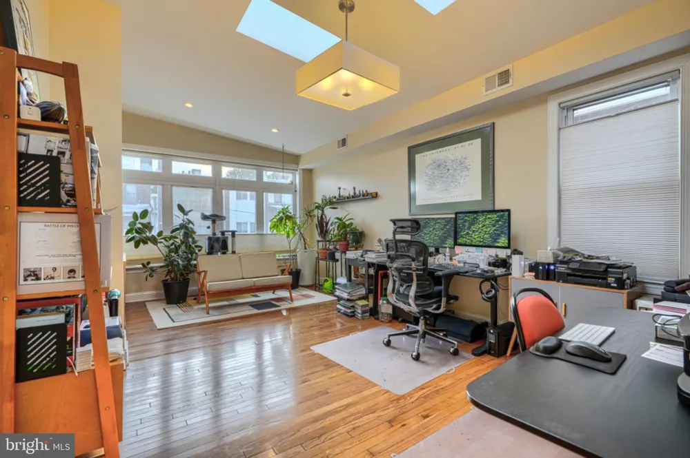 2710 CALVERT STREET Baltimore, MD 21218