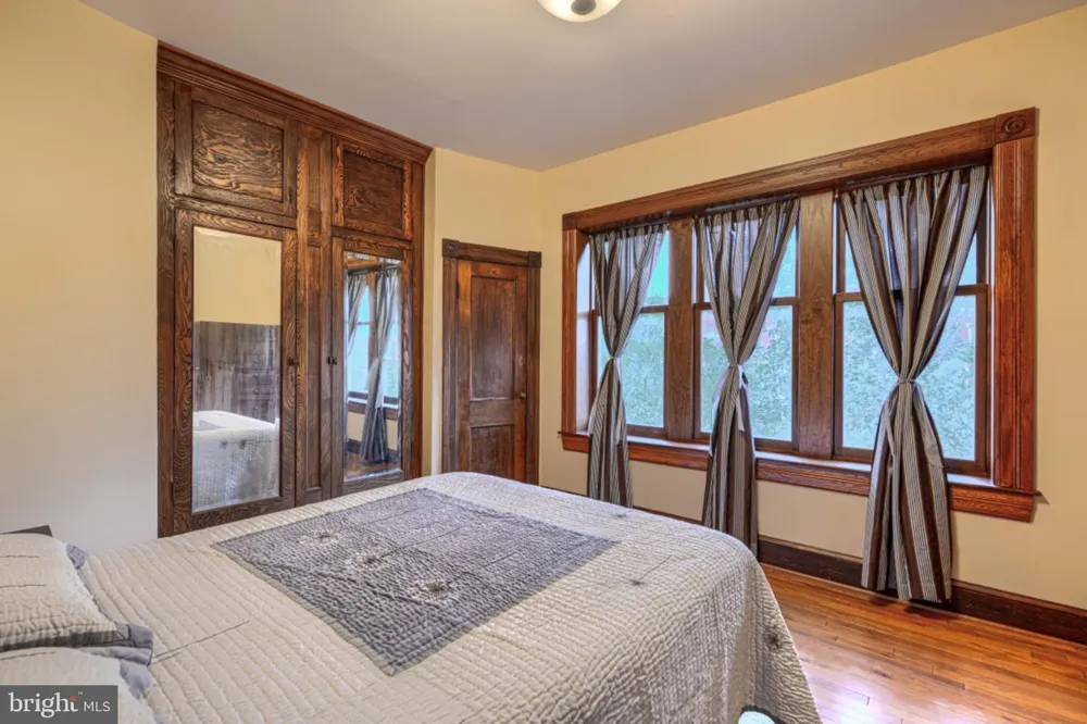 2710 CALVERT STREET Baltimore, MD 21218
