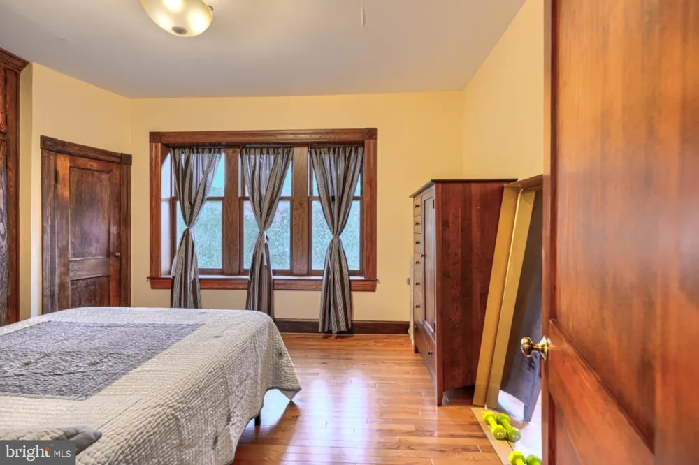 2710 CALVERT STREET Baltimore, MD 21218