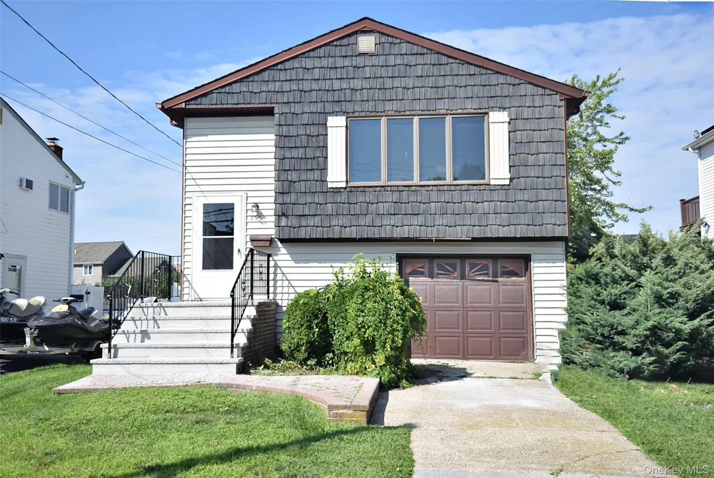 855 Surf Street Lindenhurst, NY 11757