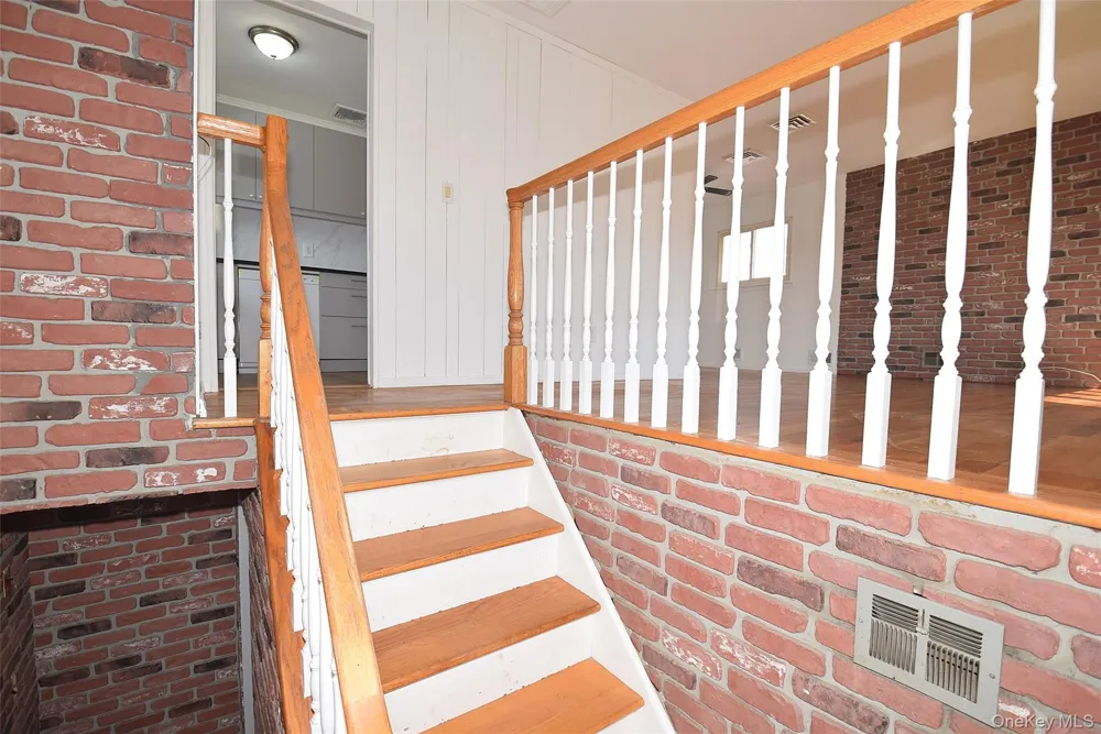 855 Surf Street Lindenhurst, NY 11757
