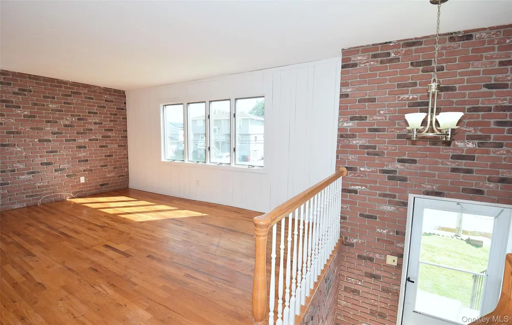 855 Surf Street Lindenhurst, NY 11757