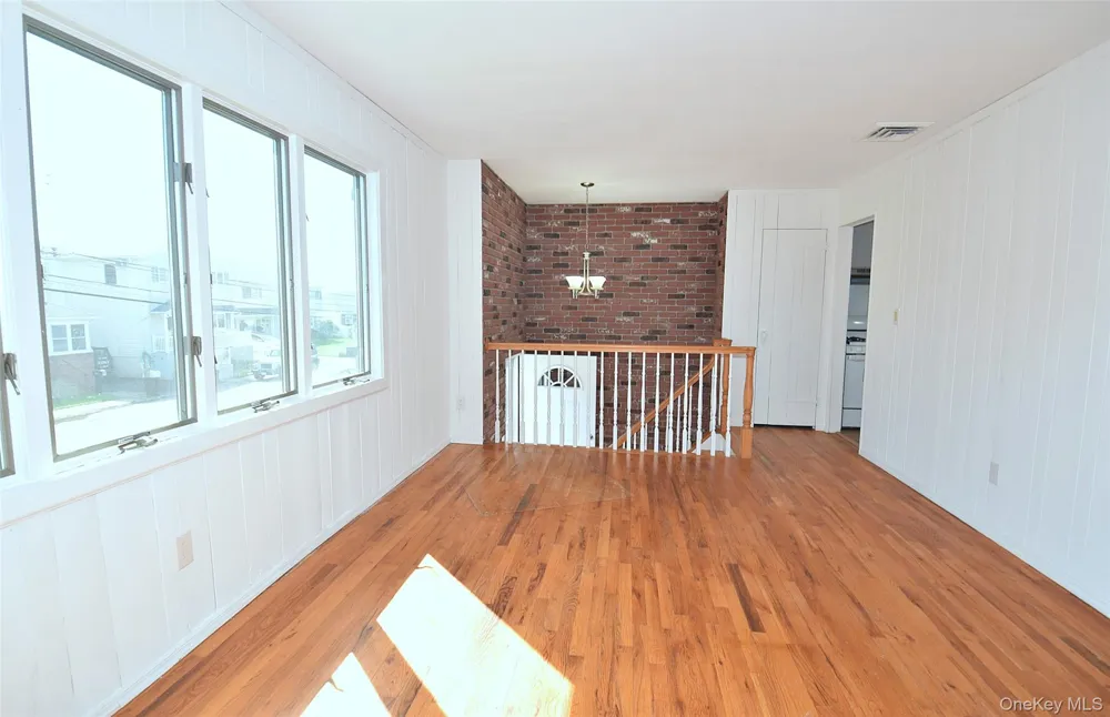 855 Surf Street Lindenhurst, NY 11757
