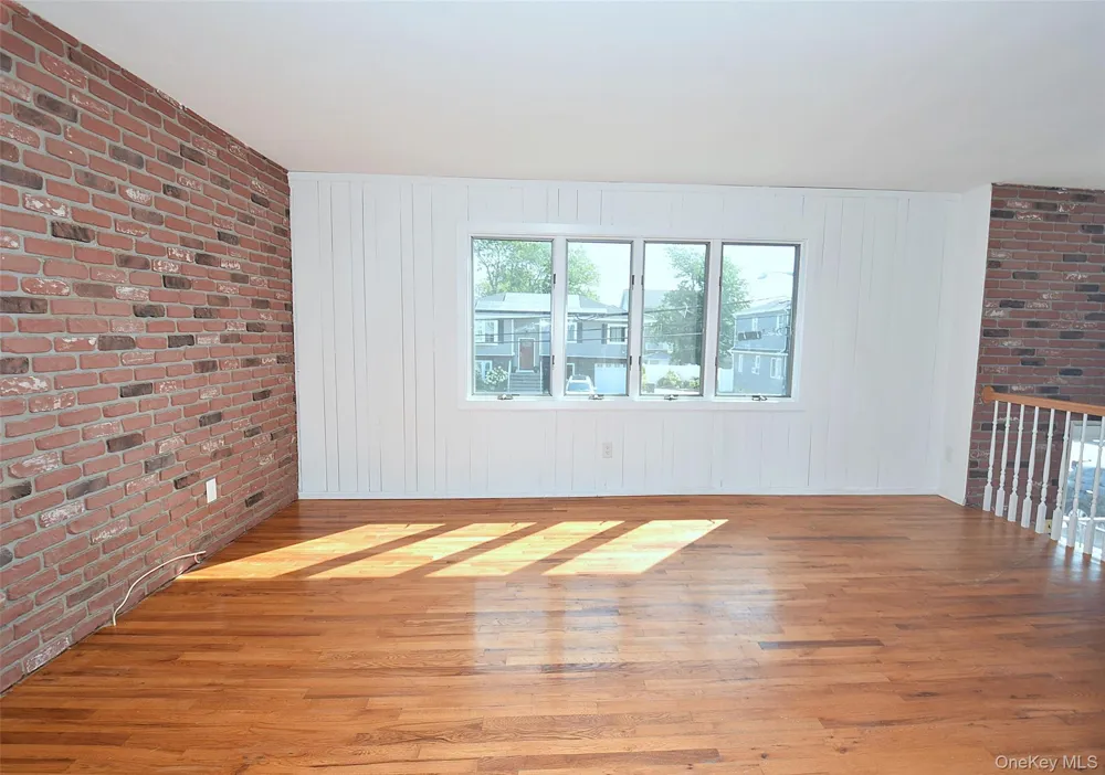 855 Surf Street Lindenhurst, NY 11757